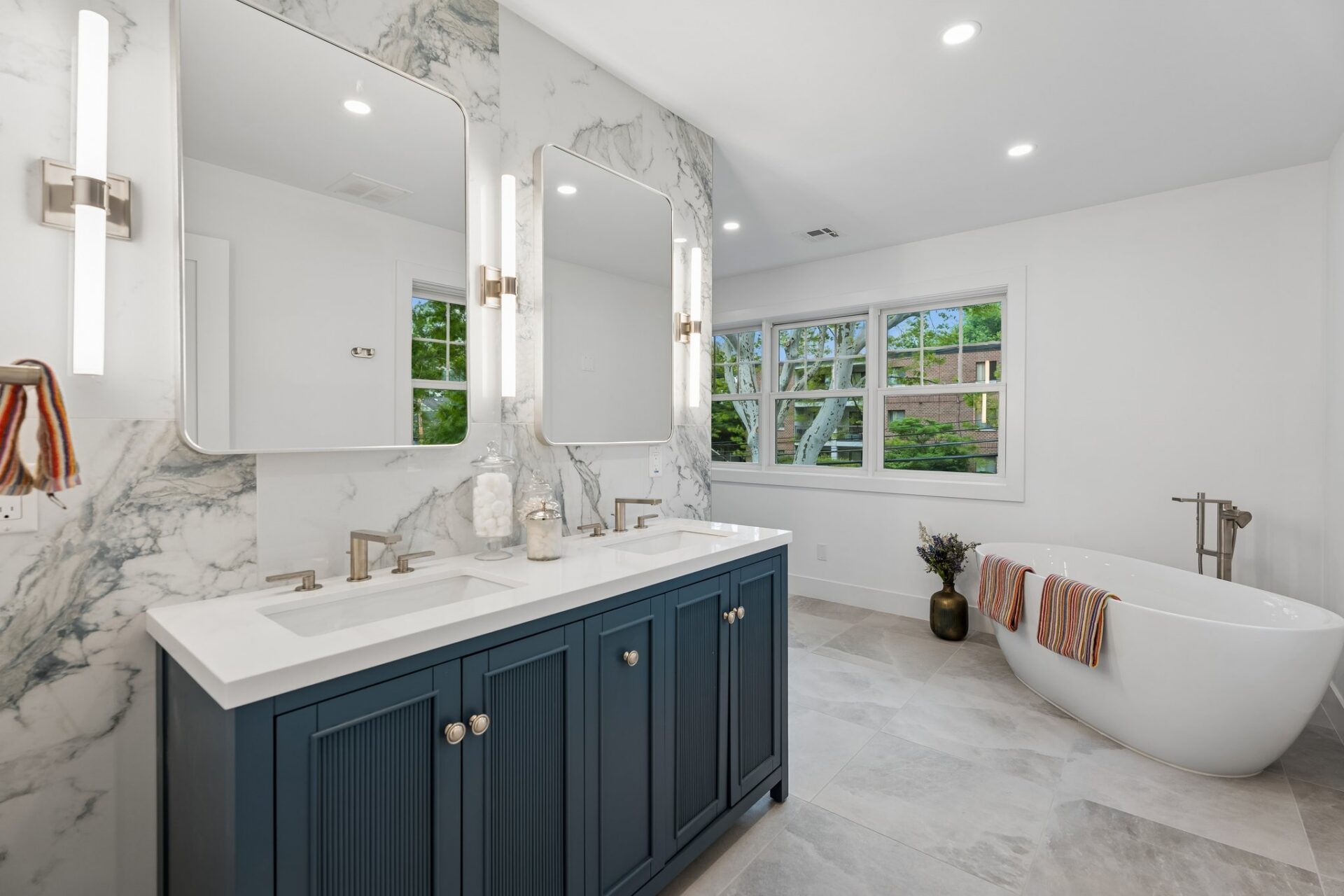 941 Lincoln Master Bath
